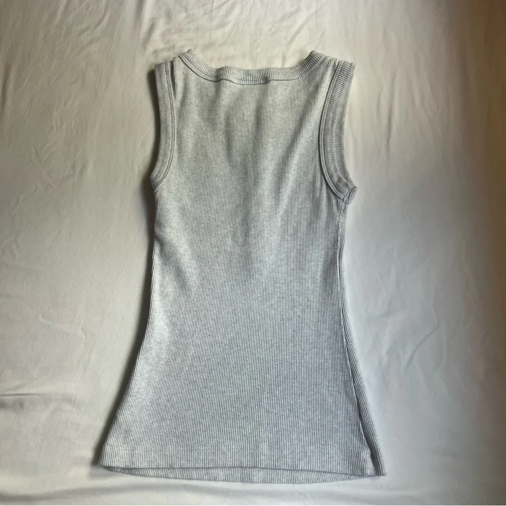 ✨SOLD✨ Gray Ribbed Tank Top - Picture 3 of 3